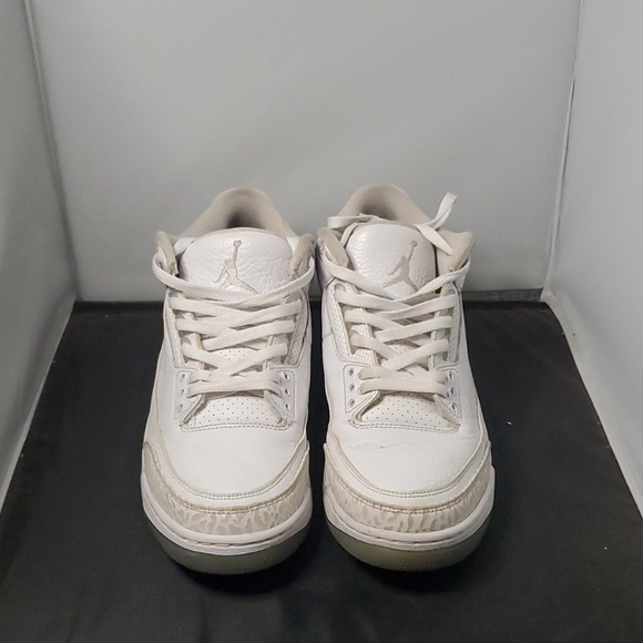 White Jordan 3s - Picture 1 of 6